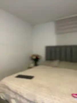 Isabella LaRue online show from April 16, 2026, 12:22 am