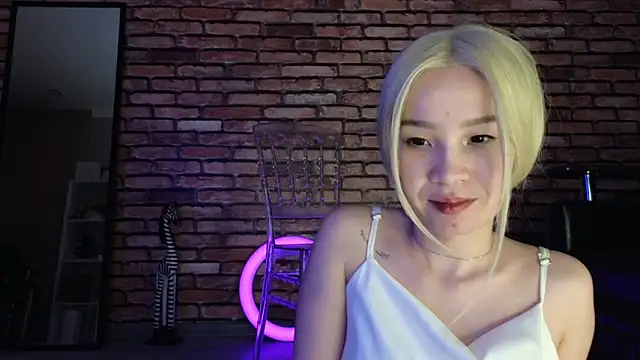Snapshot of saya_li1 chatting on October 27, 2025, 8:35 pm saya li1 online show from October 27, 2025, 8:35 pm