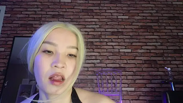 Snapshot of saya_li1 chatting on November 1, 2025, 10:12 pm saya li1 online show from November 1, 2025, 10:12 pm