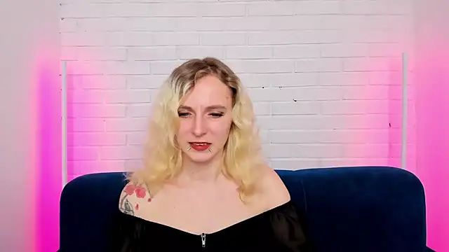 LikiLips online show from November 2, 2025, 8:28 am