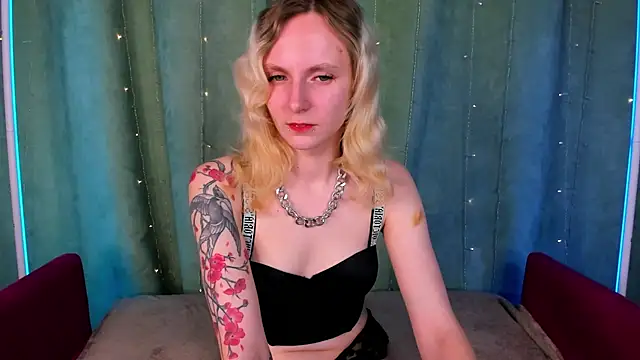 LikiLips online show from November 28, 2025, 1:30 am