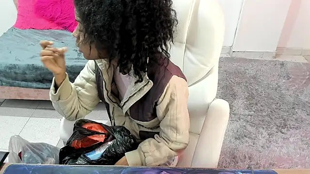 thianahorny online show from December 1, 2025, 11:59 am