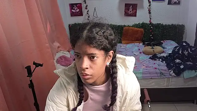 thianahorny online show from July 6, 2026, 1:41 pm