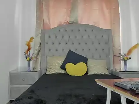 Snapshot of QuimaMiley chatting on October 14, 2025, 6:52 pm QuimaMiley online show from October 14, 2025, 6:52 pm