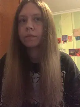 LunaVirelle online show from April 18, 2026, 4:44 pm