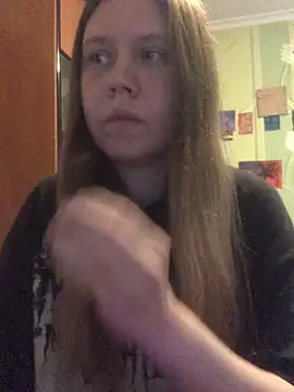 Snapshot of LunaVirelle chatting on May 27, 2026, 5:10 pm LunaVirelle online show from May 27, 2026, 5:10 pm