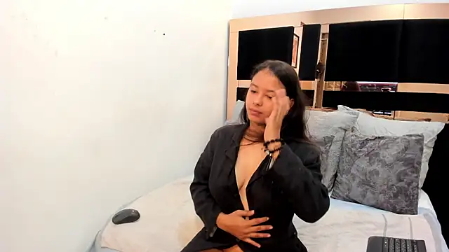 kaorybliss online show from December 17, 2025, 5:19 pm