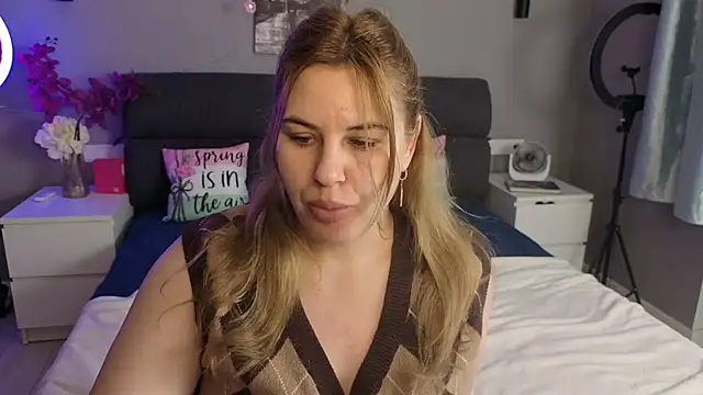 Passion-Blondy online show from May 11, 2026, 5:54 pm