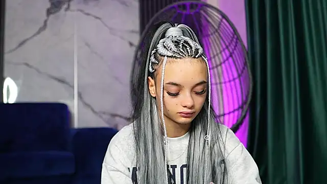 RachelRavee online show from October 28, 2025, 5:22 am