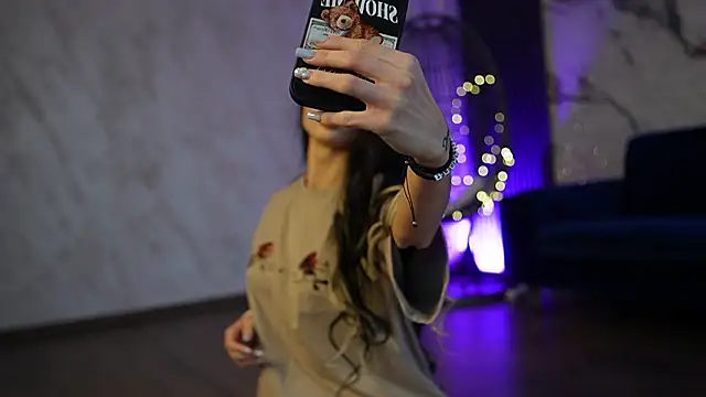 RachelRavee online show from March 23, 2026, 5:22 am