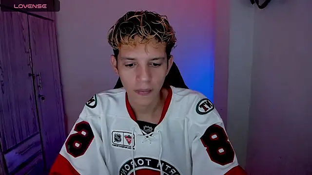 tylernova online show from April 4, 2026, 3:27 am