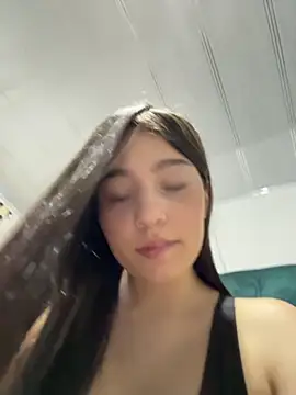 Snapshot of __Lorelain__ chatting on November 14, 2025, 10:18 pm Lorelain online show from November 14, 2025, 10:18 pm