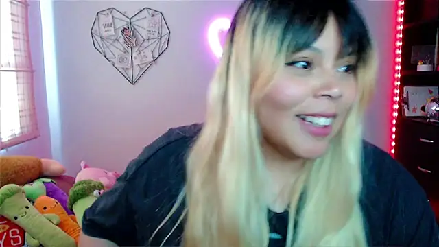 EllieMoonX online show from November 12, 2025, 7:46 pm