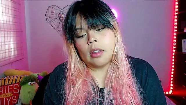 EllieMoonX online show from February 1, 2026, 10:19 pm