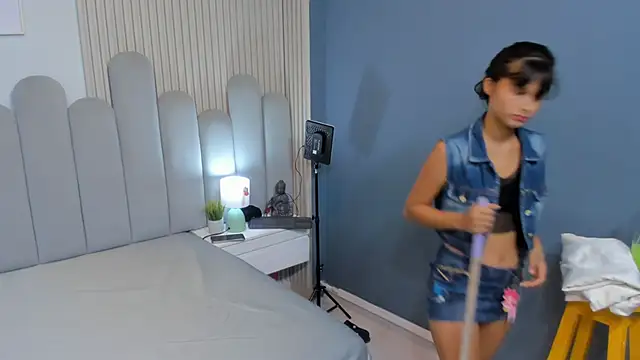 luly dreams online show from April 17, 2026, 11:57 am