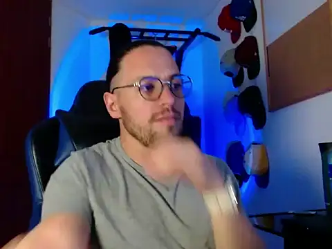 Snapshot of kurt_xx chatting on November 18, 2025, 1:33 am kurt xx online show from November 18, 2025, 1:33 am