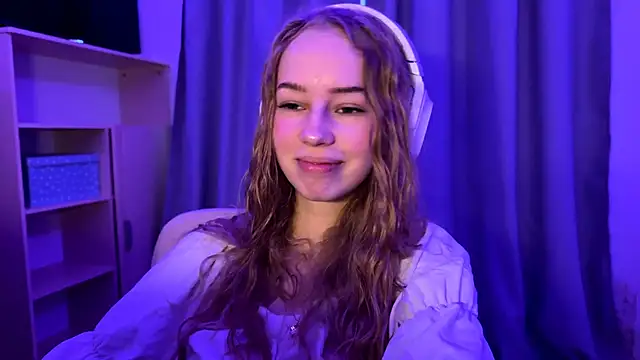 LunaCrave online show from October 31, 2025, 6:25 am