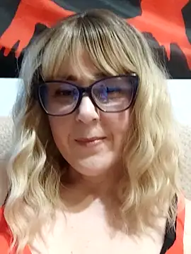 Amelialove42 online show from April 13, 2026, 4:56 pm