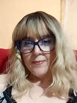 Amelialove42 online show from May 29, 2026, 7:01 pm