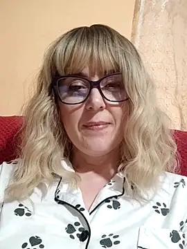 Amelialove42 online show from June 6, 2026, 6:45 pm