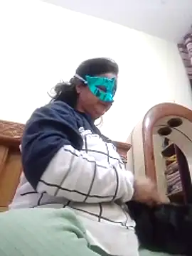 Honey-26 online show from December 4, 2025, 1:42 pm