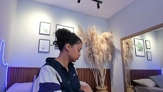 MIAHIVANOV online show from November 7, 2025, 12:16 pm