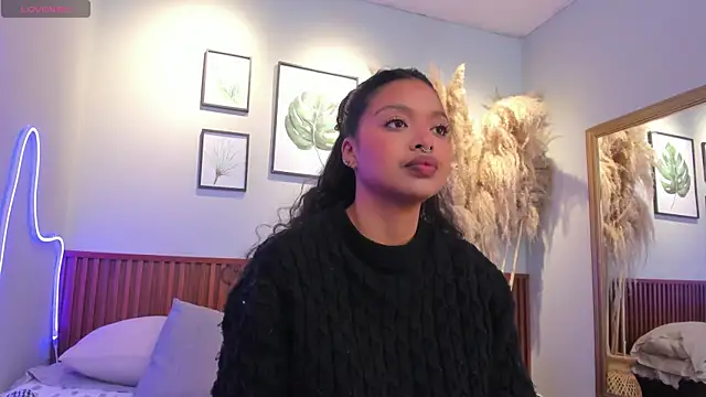 Snapshot of MIAHIVANOV chatting on November 10, 2025, 12:26 pm MIAHIVANOV online show from November 10, 2025, 12:26 pm