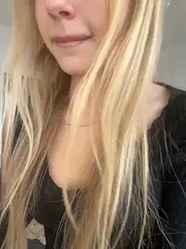 JudithCarly online show from November 18, 2025, 12:42 pm