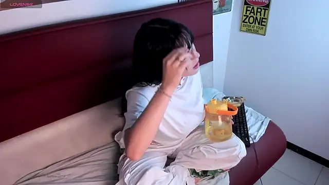 bubble  angel   online show from November 12, 2025, 11:32 am