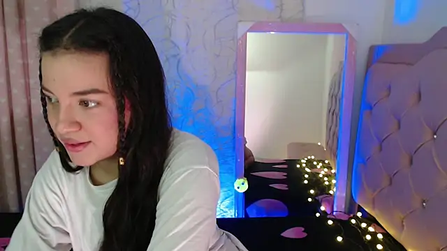 beauty lana18 online show from November 13, 2025, 1:26 am