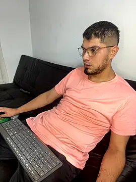 mirallesandbig online show from December 4, 2025, 10:29 pm