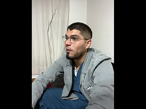 mirallesandbig online show from December 15, 2025, 11:20 pm