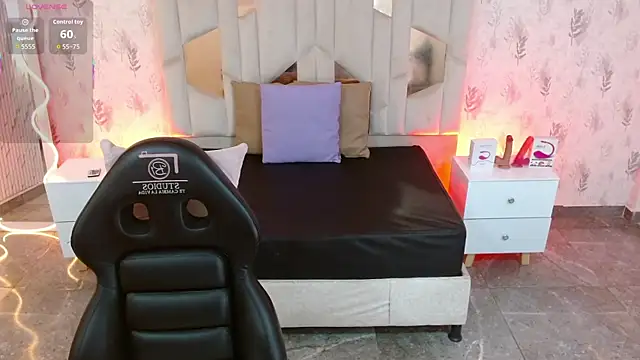 MARIANA TAY1 online show from November 8, 2025, 3:07 am