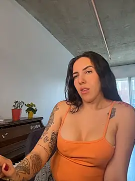 Lolathebaddie online show from February 24, 2026, 5:11 pm