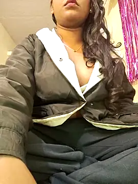 Snapshot of Lovely_Payal chatting on January 6, 2026, 12:14 am Lovely Payal online show from January 6, 2026, 12:14 am