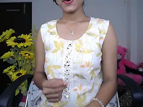 Hot Kareena online show from October 20, 2025, 5:52 am