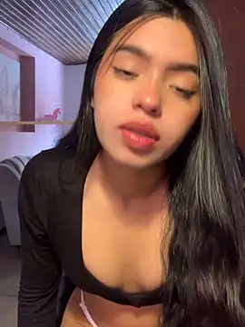 LunaMoore Pink online show from October 30, 2025, 12:39 pm