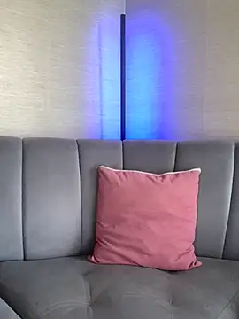 LunaMoore Pink online show from November 8, 2025, 12:49 pm