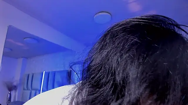 HollyPeach online show from March 9, 2026, 7:51 pm