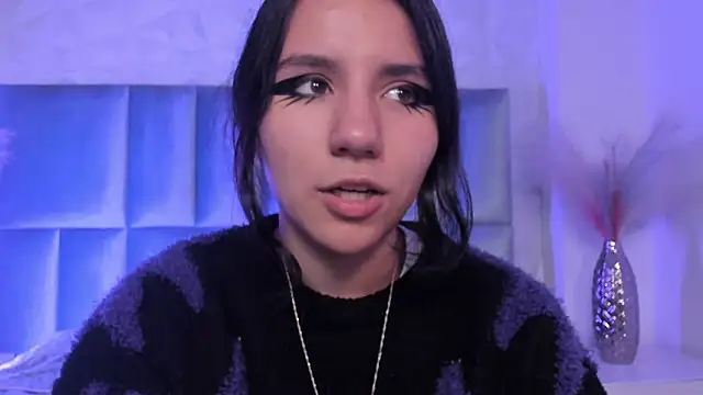 HollyPeach online show from March 30, 2026, 7:37 pm