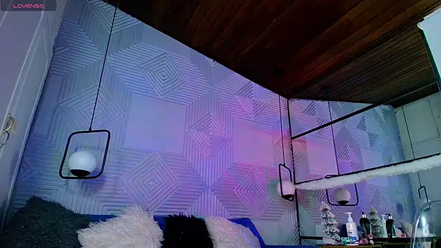 CinnamonHeat online show from November 19, 2025, 11:10 am