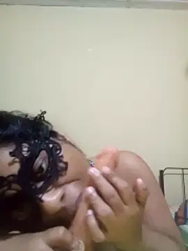 Expose Queen online show from November 27, 2025, 5:15 pm