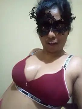 Expose Queen online show from March 6, 2026, 2:46 pm