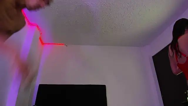 DerryAndIzzy online show from February 19, 2026, 6:42 am