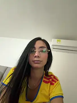DerryAndIzzy online show from June 28, 2026, 3:56 am