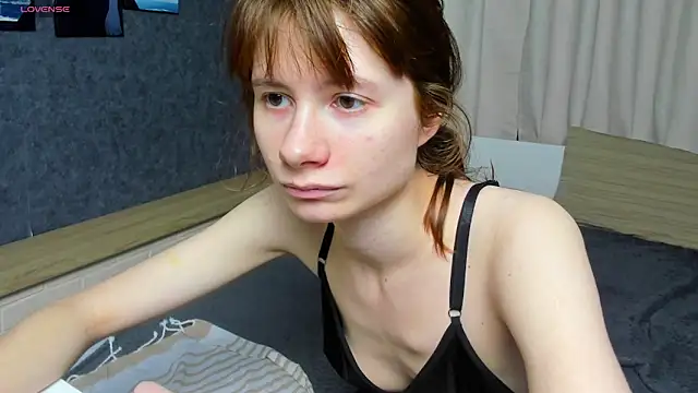 EvelynJin  online show from October 19, 2025, 4:18 pm