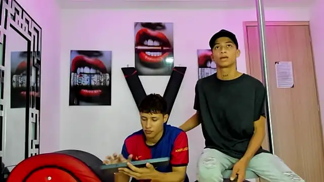 EMPIRE BOYS1 online show from November 4, 2025, 1:21 pm