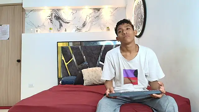 PYCS BOYS online show from October 28, 2025, 7:38 pm