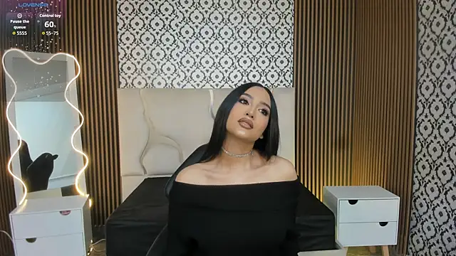 BEELLA TAY1 online show from November 4, 2025, 1:10 pm