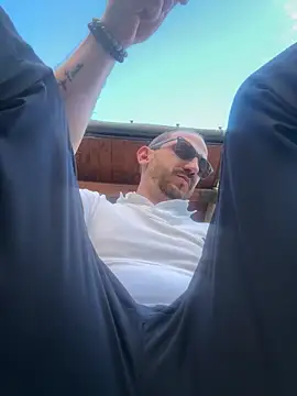 AlexGogo23 online show from April 18, 2026, 1:37 pm